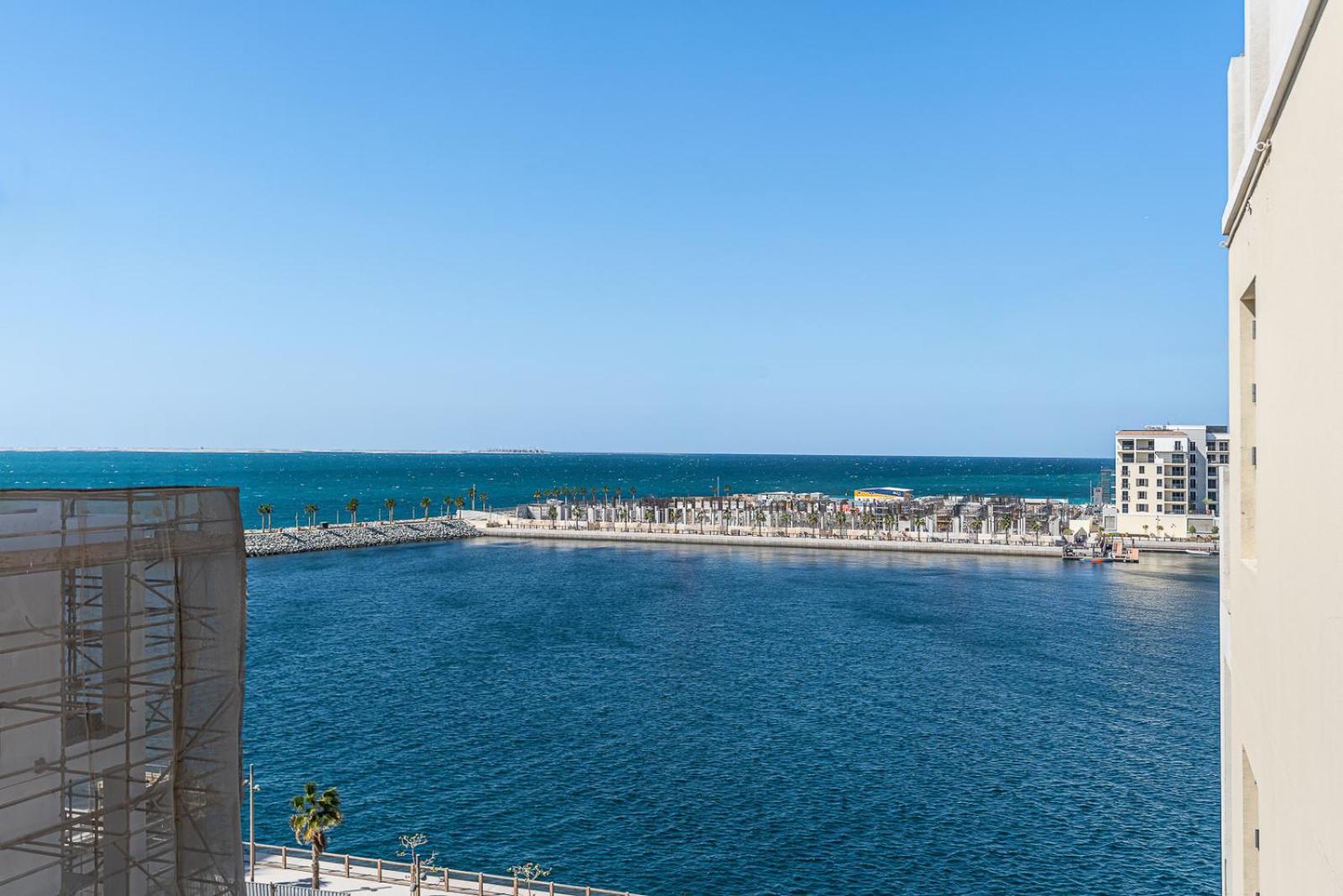 Port De La View 1br With Private Access