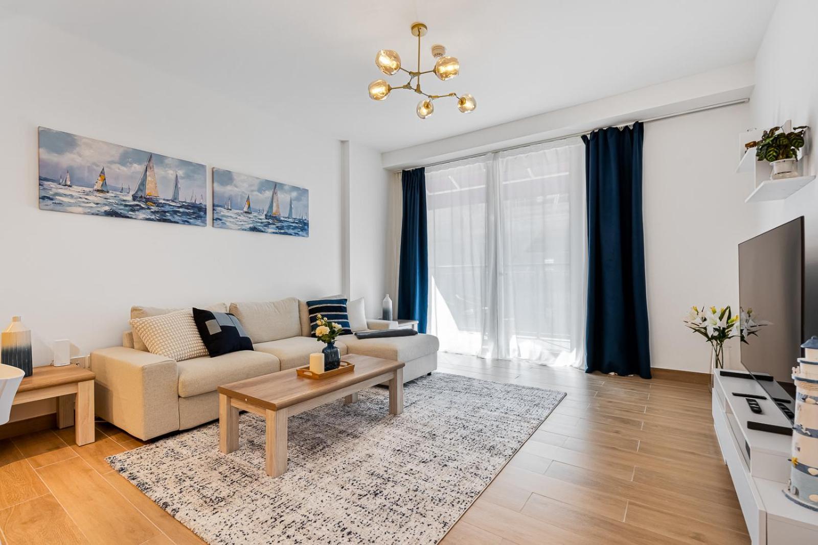Port De La View 1br With Private Access *