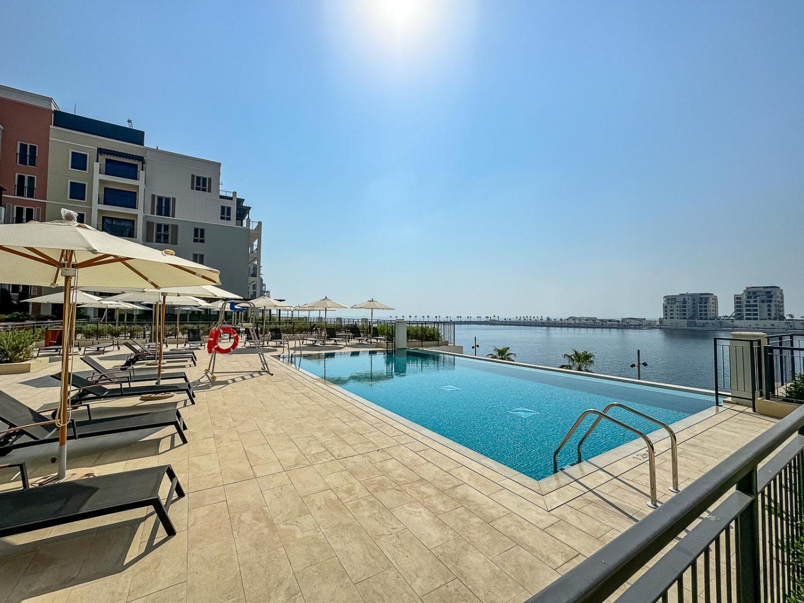 Port De La View 1br With Private Access * Dubai