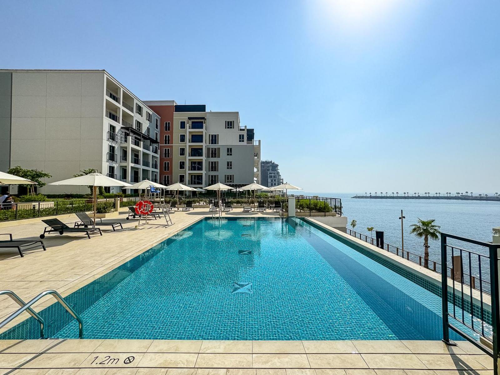 Port De La View 1br With Private Access Apartment *